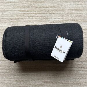 NWT Smartwool Hudson Trail Blanket Throw Merino Wool in Charcoal Gray 68" x 55"